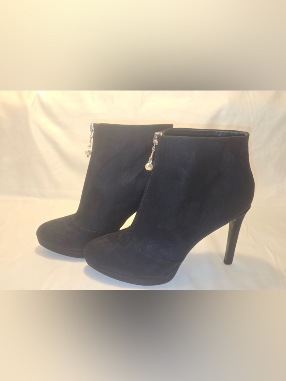 Nine West Qualfide Navy Blue Faux Suede Pearl Zip Front Stiletto Booties Size 8